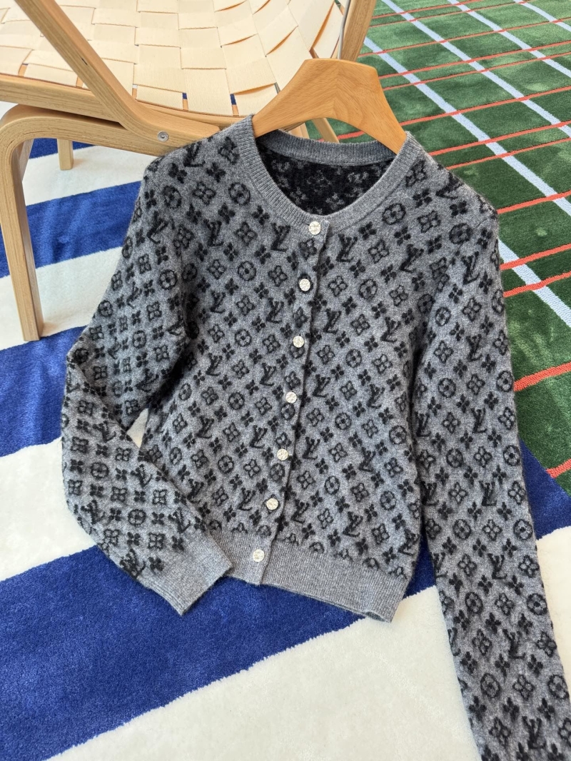 l0vis Vvtt0n sweaters